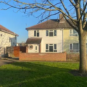 Holiday home Modern 3 Bedroom House