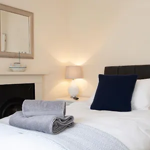 https://clarence-cottage-whitby-yo21-3as.yorkshirehotels.net