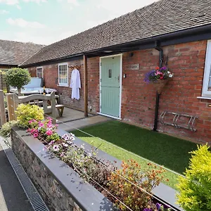 https://the-shippon.hotelsin-chester.com